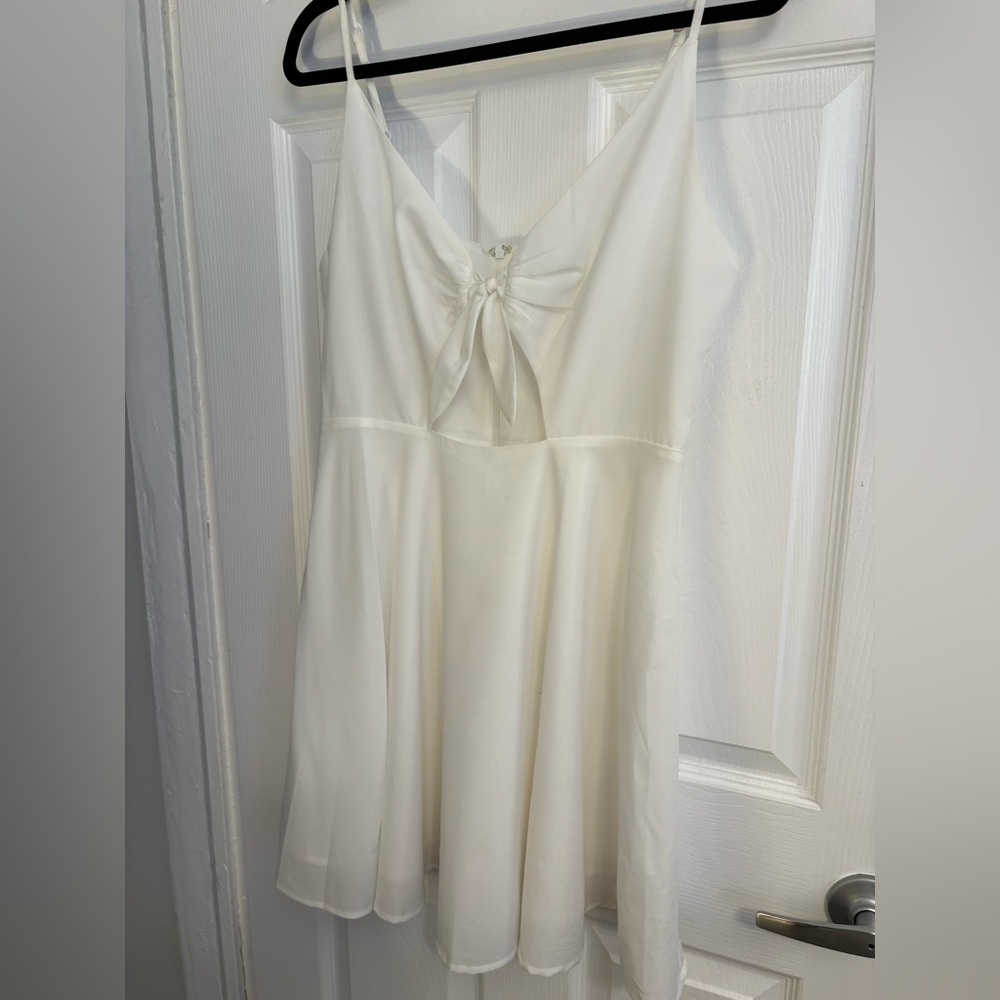 Kimchi Blue White Tie Front Mini Dress • Size 6 • Spaghetti Strap • V-Neck • - Picture 5 of 9